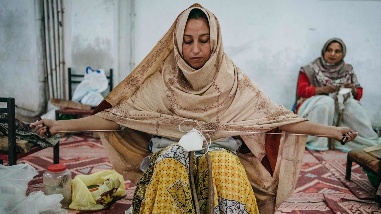 Коротко: кто, где и за сколько шьёт 80% всех футбольных мячей в мире