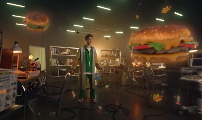 Влад Бумага поделился с «Бургер Кинг» рецептом «идеального бургера»