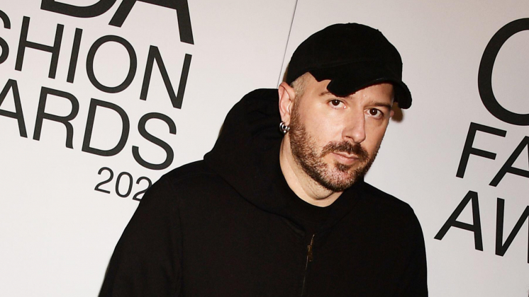 Демна Гвасалия лично извинился за рекламу Balenciaga с детьми и игрушками в стиле БДСМ