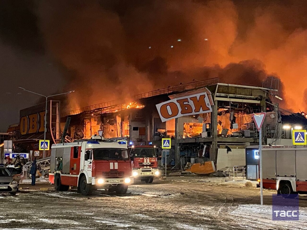 В подмосковном «Мега Химки» сгорел магазин и склад OBI