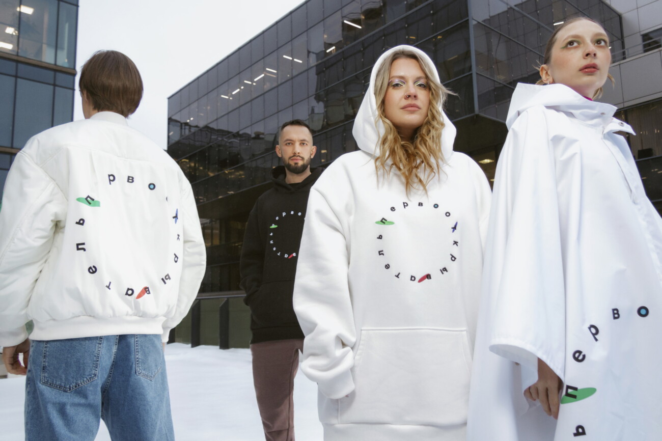 «Авито» совместно с онлайн-магазином Hooli выпустил собственную коллекцию одежды