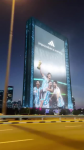 Adidas показала видео с реалистичной рекламой в Дубае — оно оказалась графикой