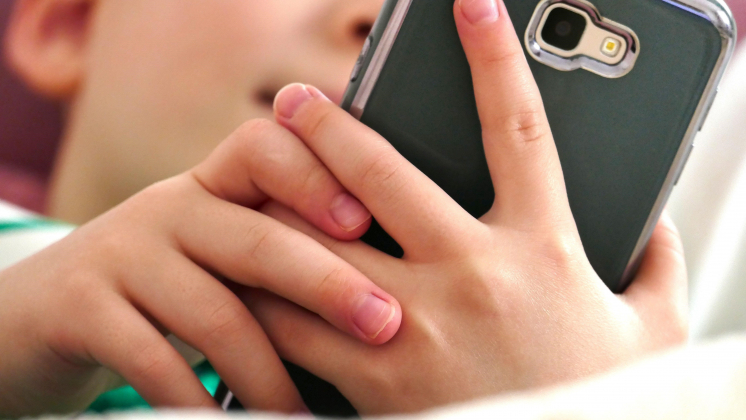 В Госдуме предложили ввести регистрацию для детей в соцсетях по паспортным данным