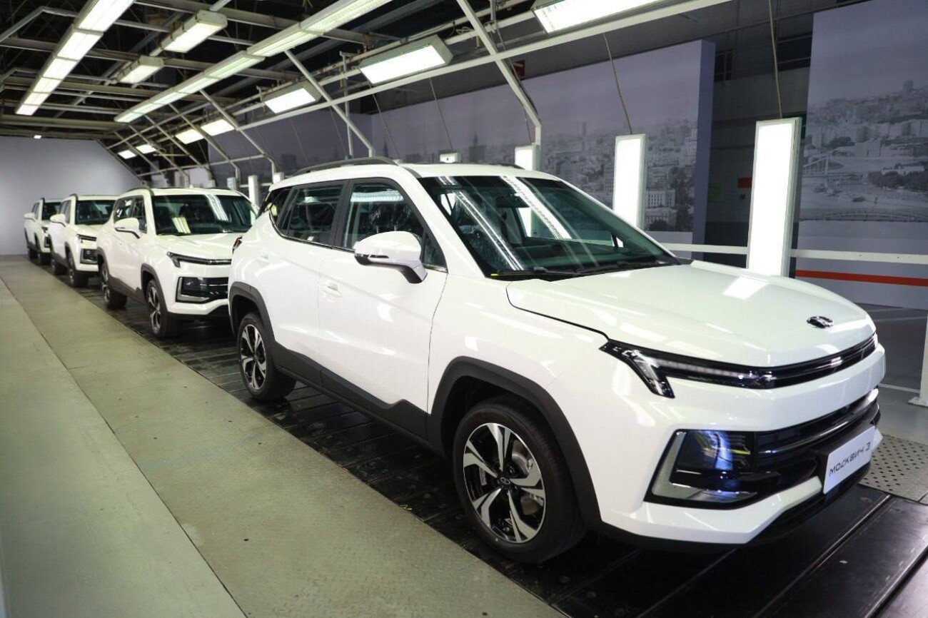 В России начали продавать электрокроссоверы «Москвич 3е» за 3,5 млн рублей