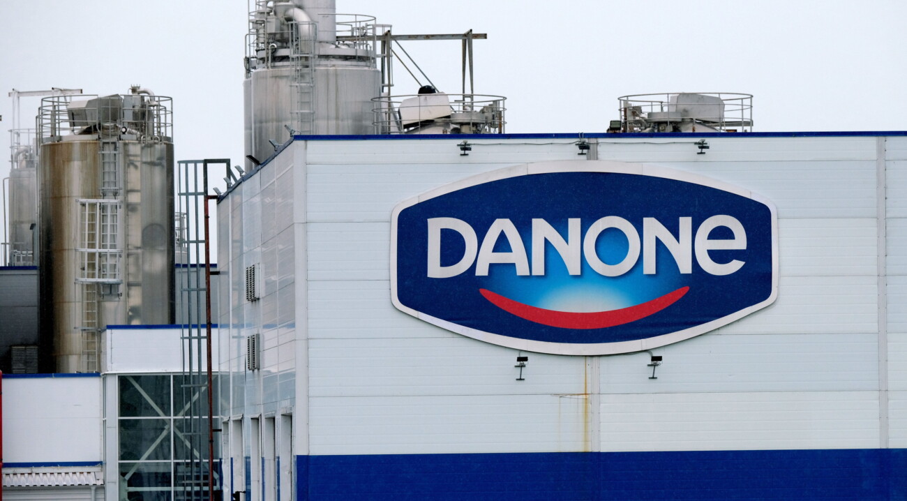 День 345: Danone продаст 75% бизнеса в России, сеть люксовой одежды Paul Smith ушла из страны