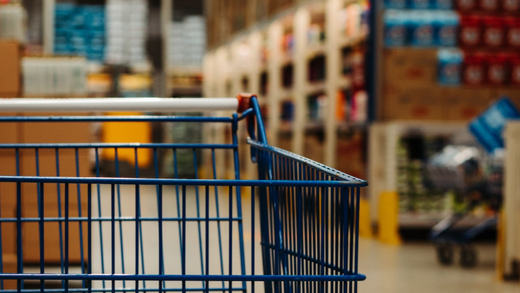 Оборот розничной торговли в России снизился на 6,7% в 2022 году