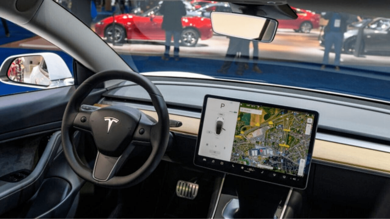 Cотрудники Tesla делились друг с другом приватными записями автовладельцев со встроенных в машины камер — Reuters