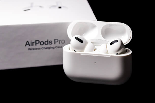 Apple запатентовала чехол с дисплеем и систему улучшения звука для AirPods