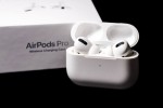 Apple запатентовала чехол с дисплеем и систему улучшения звука для AirPods