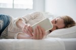 Apple предупредила пользователей об опасности сна рядом с заряжающимся iPhone