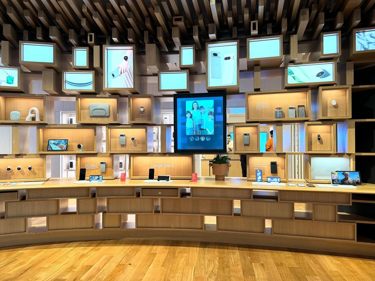 Google Pixel Wooden Dimensional Display Room