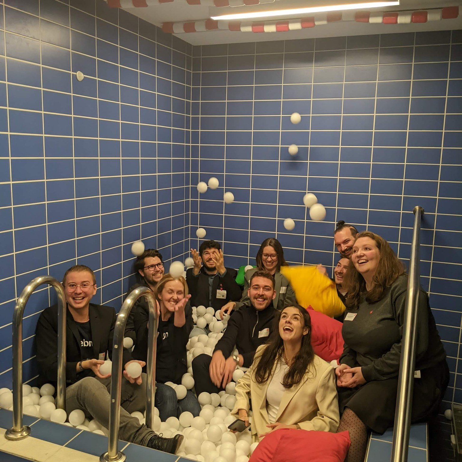 10 German Googlers In A Ball Pit