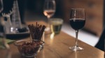 В России предложили разрешить ресторанам продавать алкоголь навынос