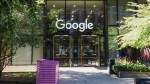 Google уволит сотни сотрудников из отделов аппаратного обеспечения и голосовых помощников