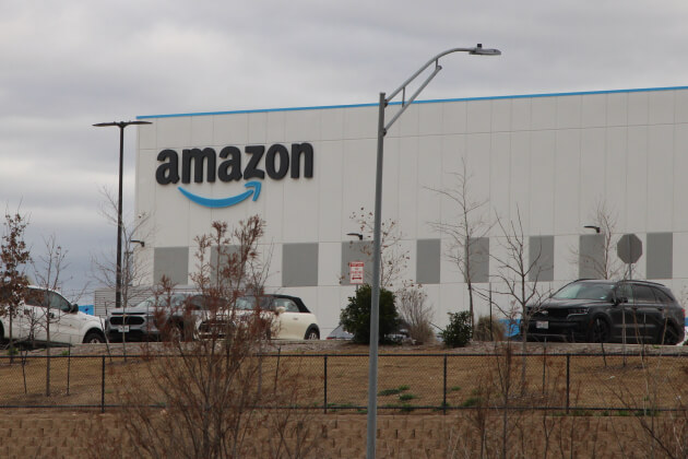 Безос продал около 12 млн акций Amazon