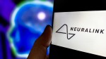 Пациент с чипом Neuralink смог управлять компьютерной мышью силой мысли