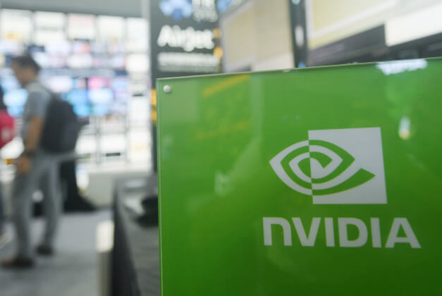 Nvidia отложила выпуск новых ИИ-чипов