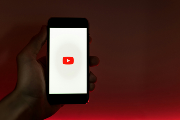 YouTube начал отличать реальный контент от сгенерированного