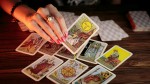 Половина опрошенных россиян поддержали запрет платных гаданий