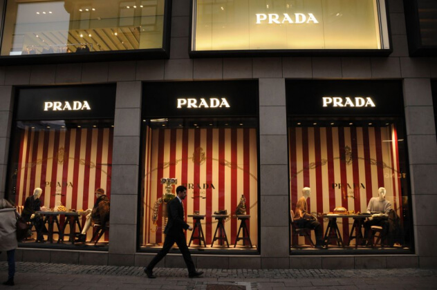 Prada задумалась о покупке бренда Versace