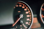 Продажи новых легковушек в России упали на четверть