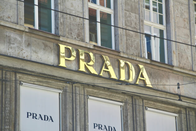 Prada Group заключила сделку по приобретению Versace